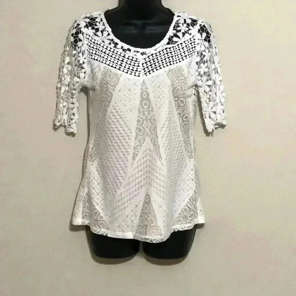 BKE Boutique Crochet Laser Cut Blouse Size XS